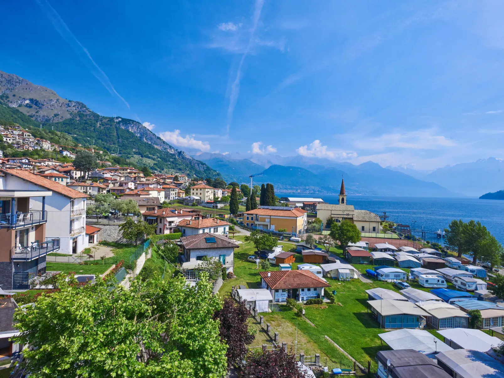 Wohnung Annetta mit Sicht auf See und Berge