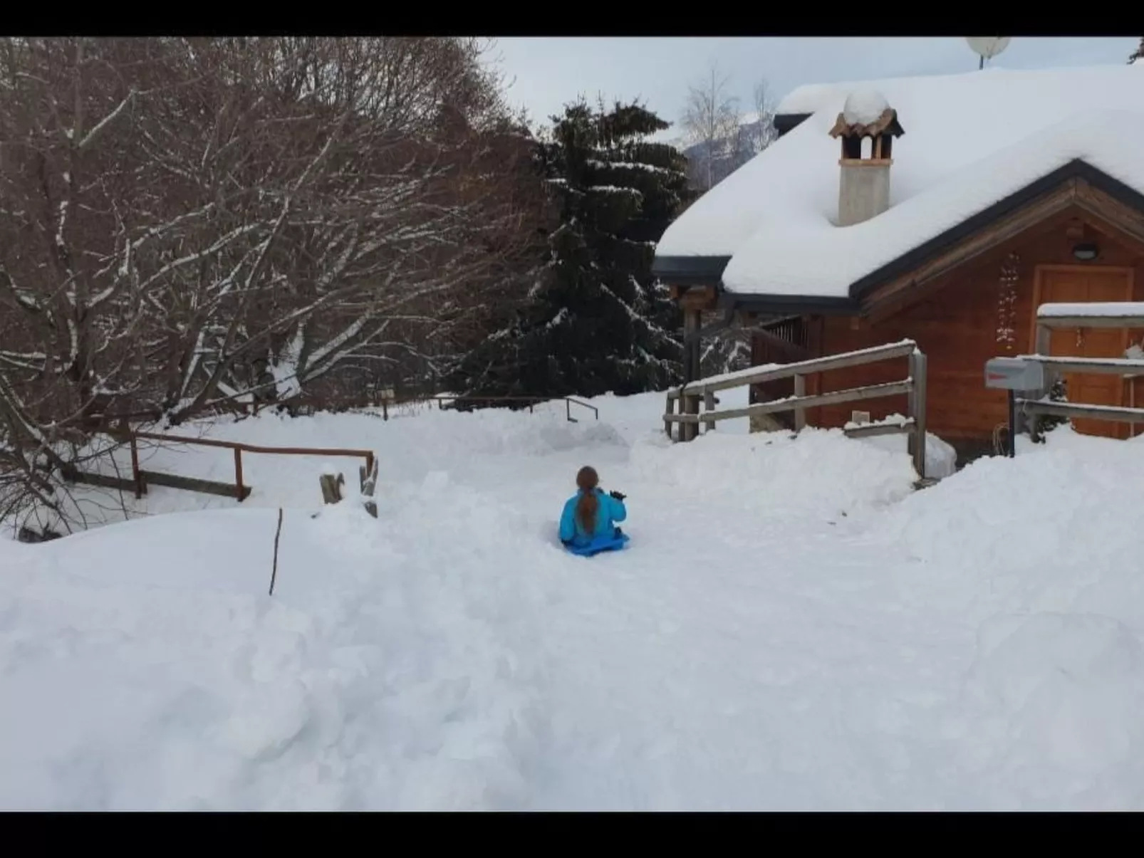 Berghütte mit Wasserblick-Buiten