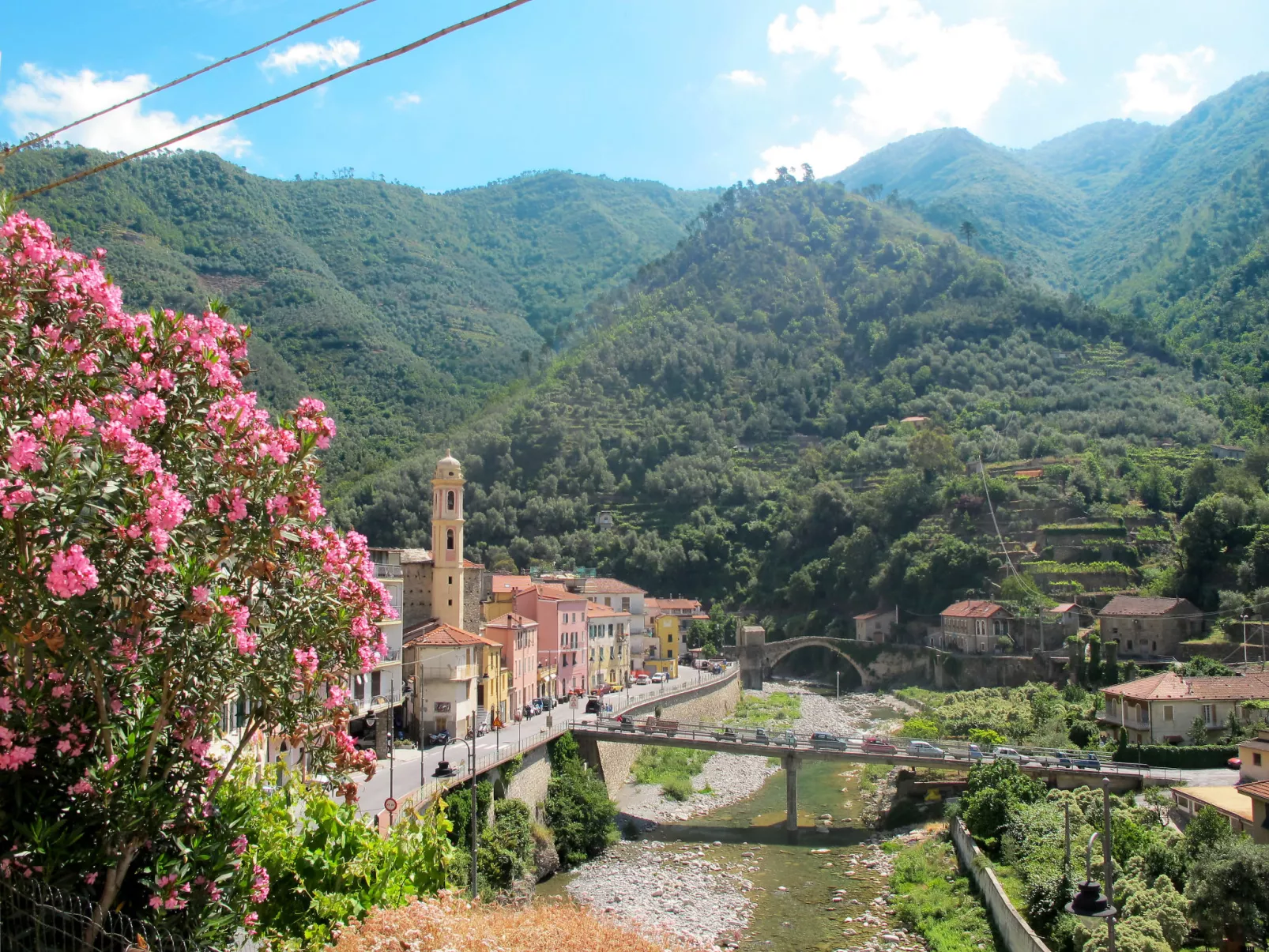 Komfortable Ferienwohnung in Cervo mit Garten