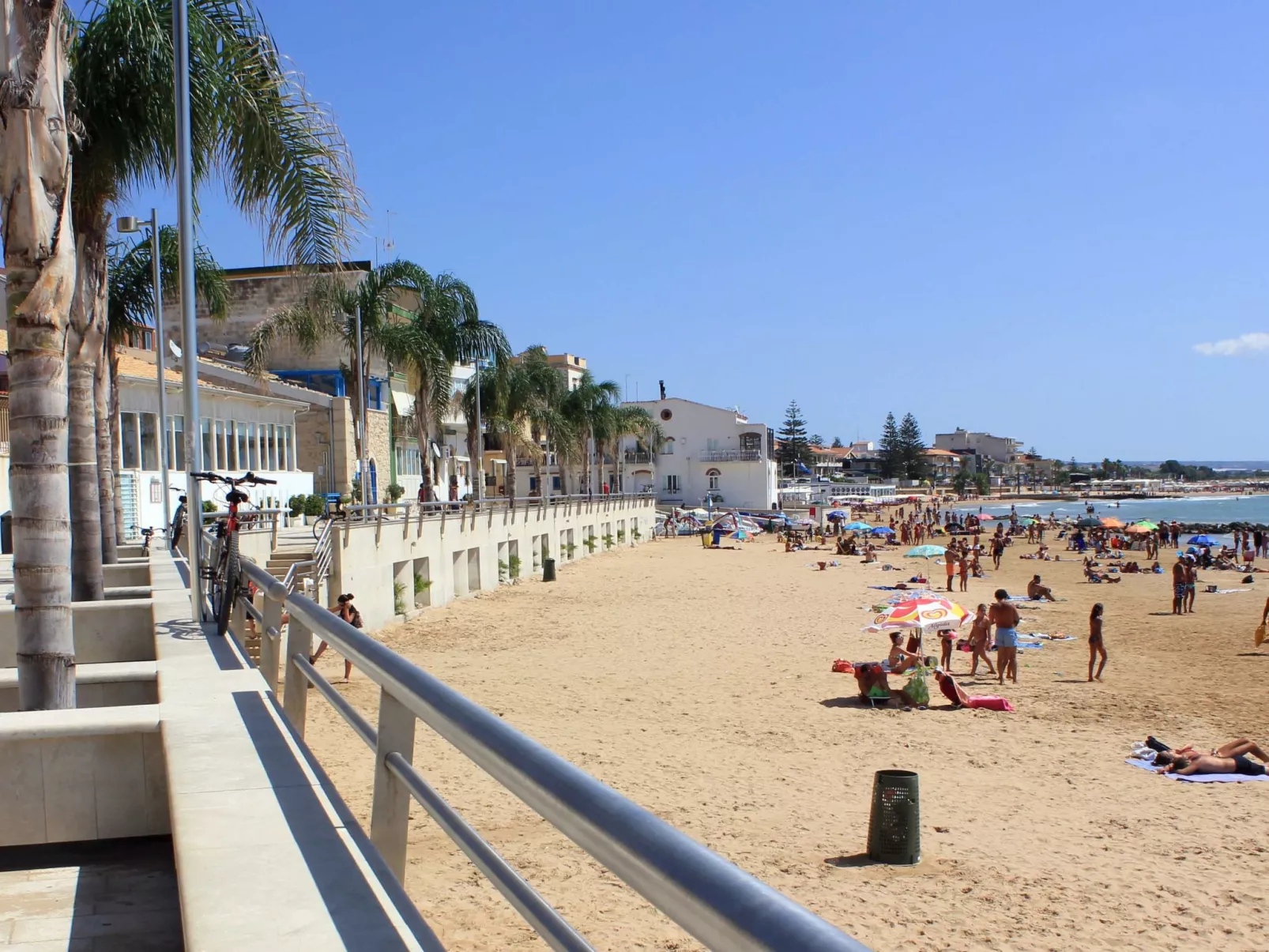 Talete, im Zentrum 40 m vom Strand entfernt