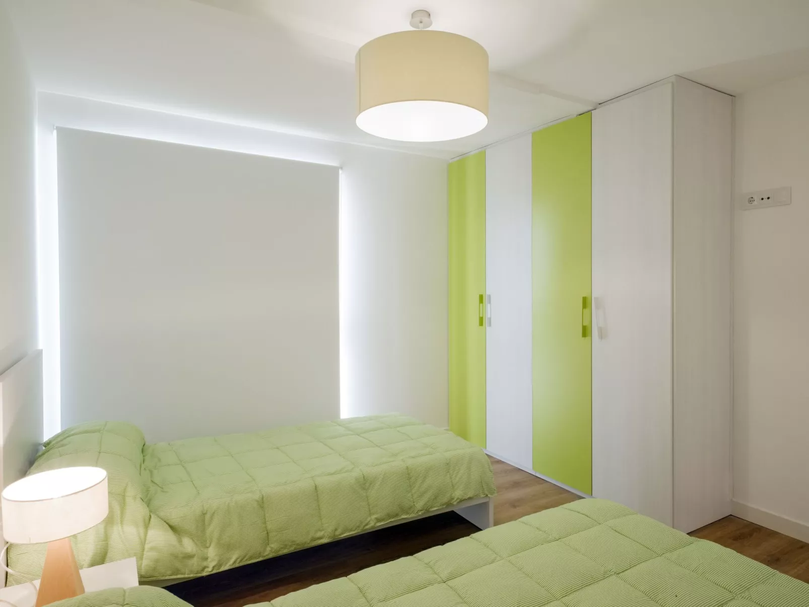 In Outes mit Sonniger Terrasse und Meerblick