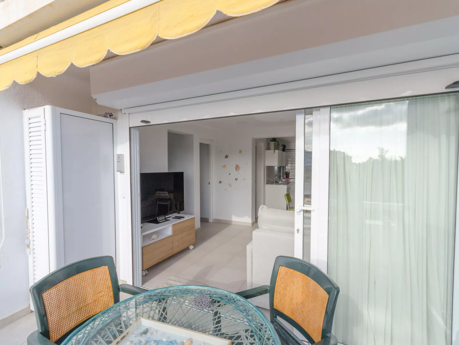 Terrassenwohnung mit zwei Schlafzimmern am Strand-Image-tags.info