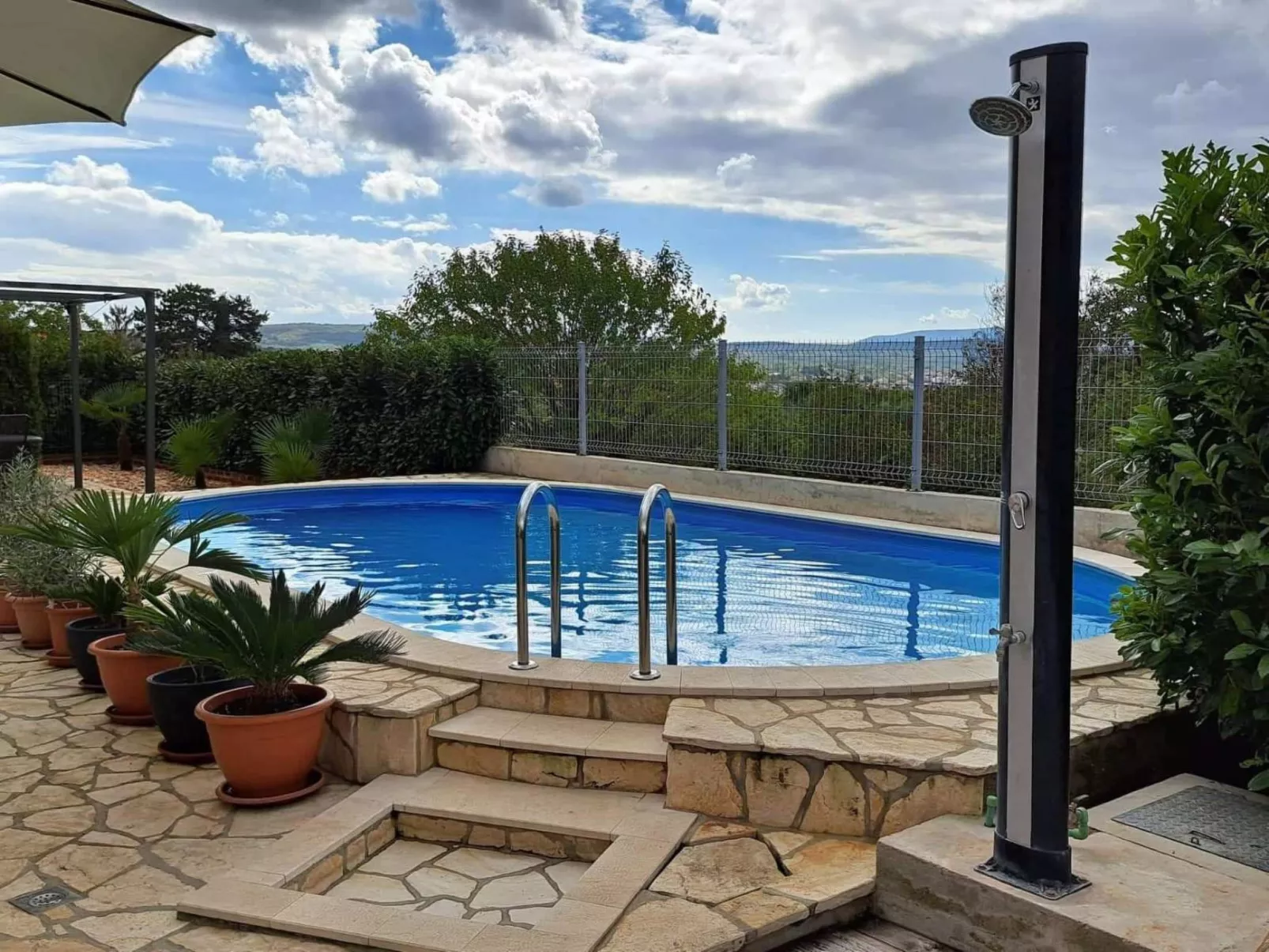 Wohnung mit Terrasse-Buiten