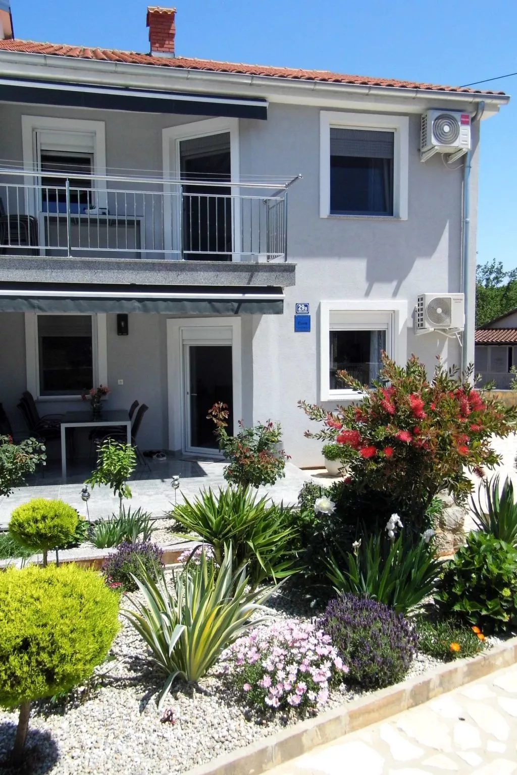 Neue und moderne, voll ausgestattete Wohnung-Buiten