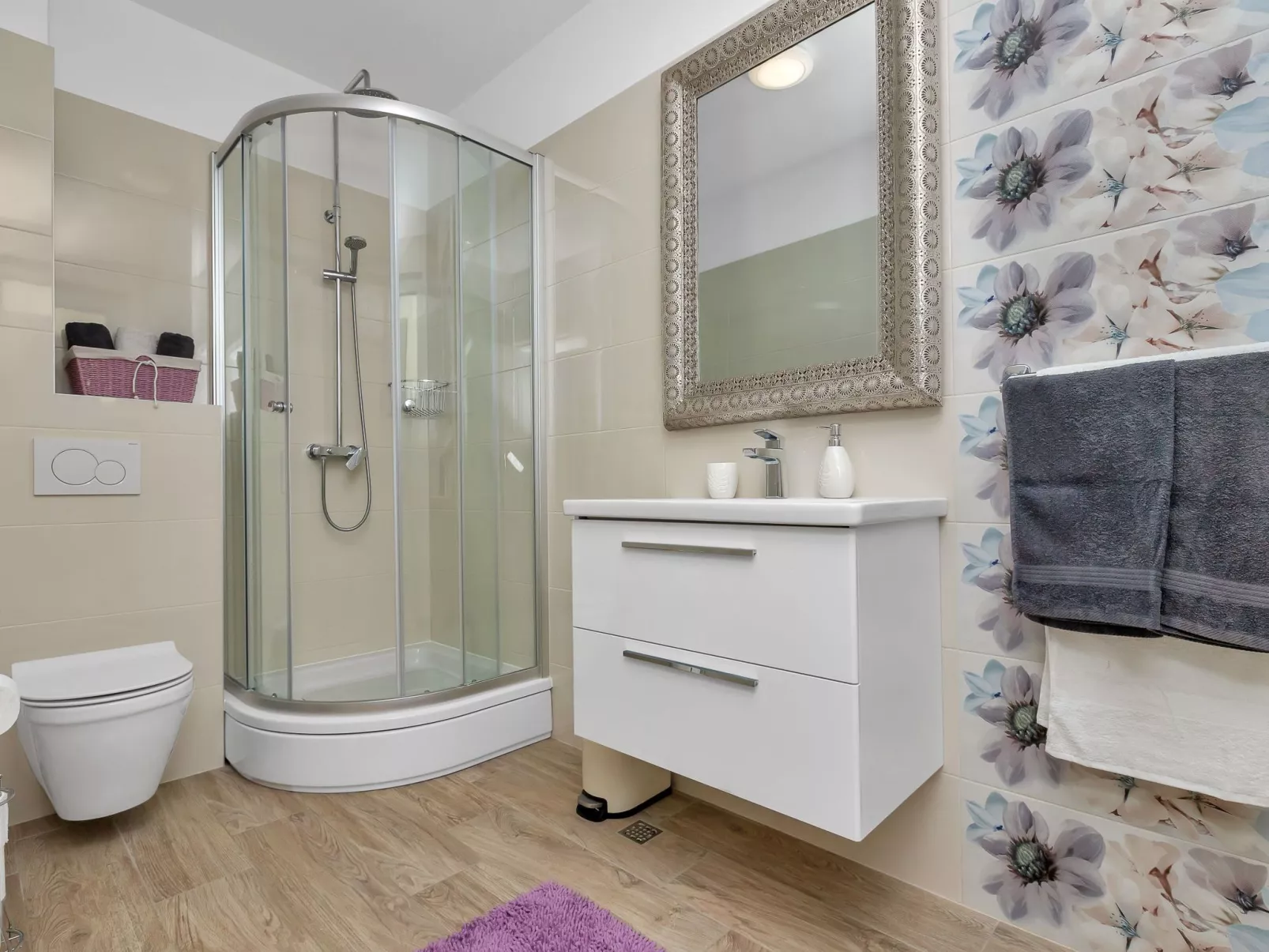 Villa mit beheiztem Pool und fünf Schlafzimmer-Image-tags.info