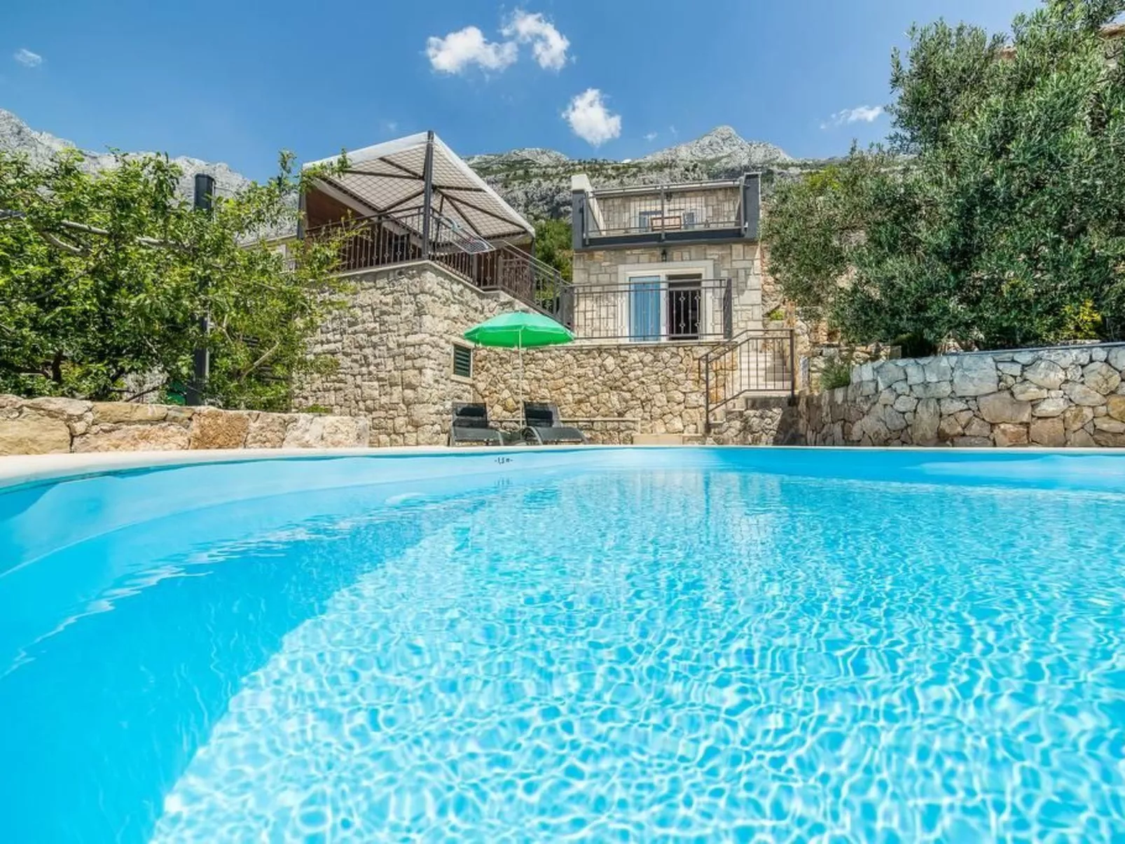 Villa Belvedere mit beheiztem Schwimmbad, Garten