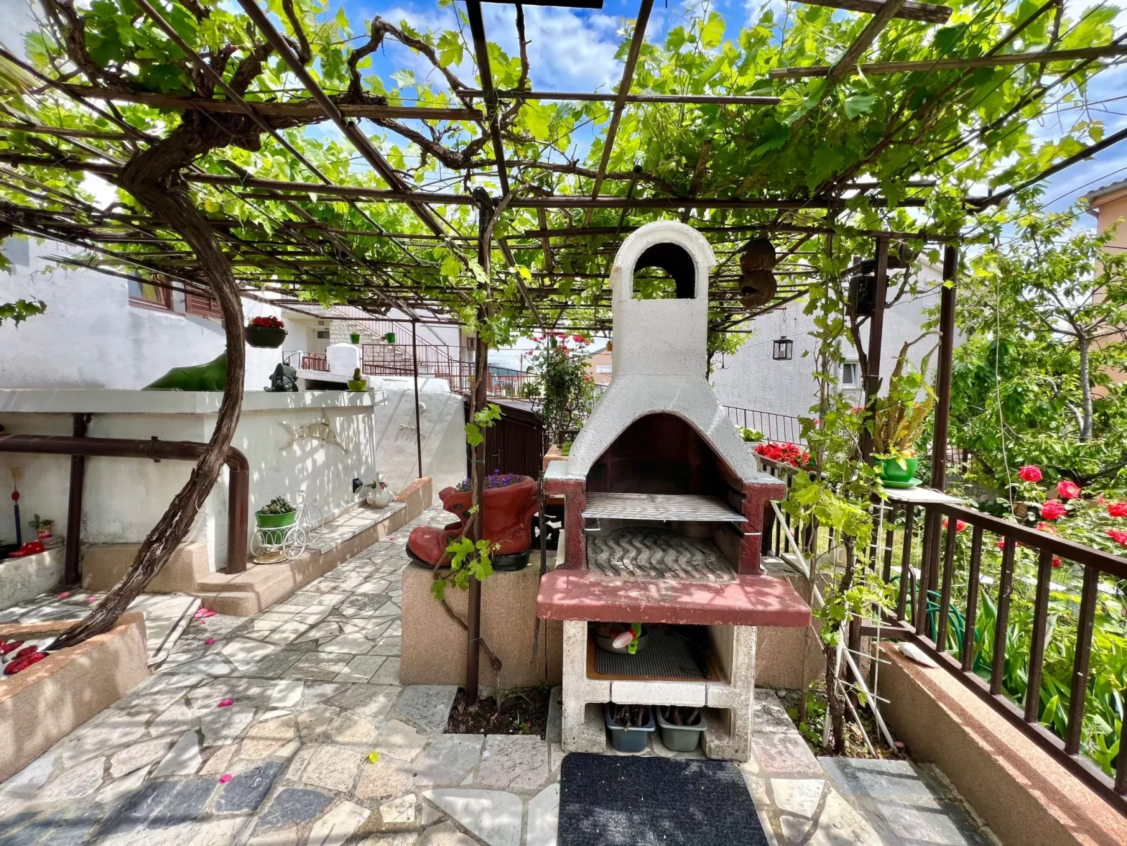 Mit eigenem Garten und Grill-Buiten