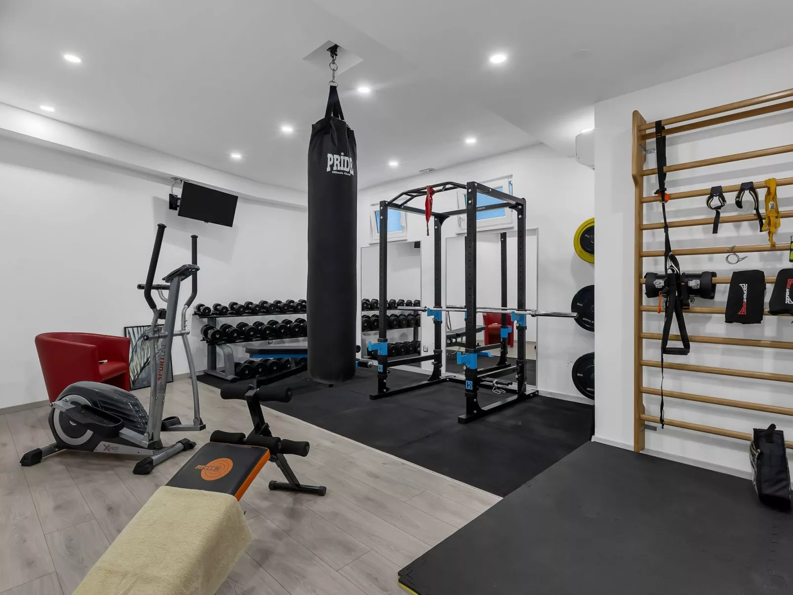 Villa inmitten der Natur in ruhiger Lage-Image-tags.info