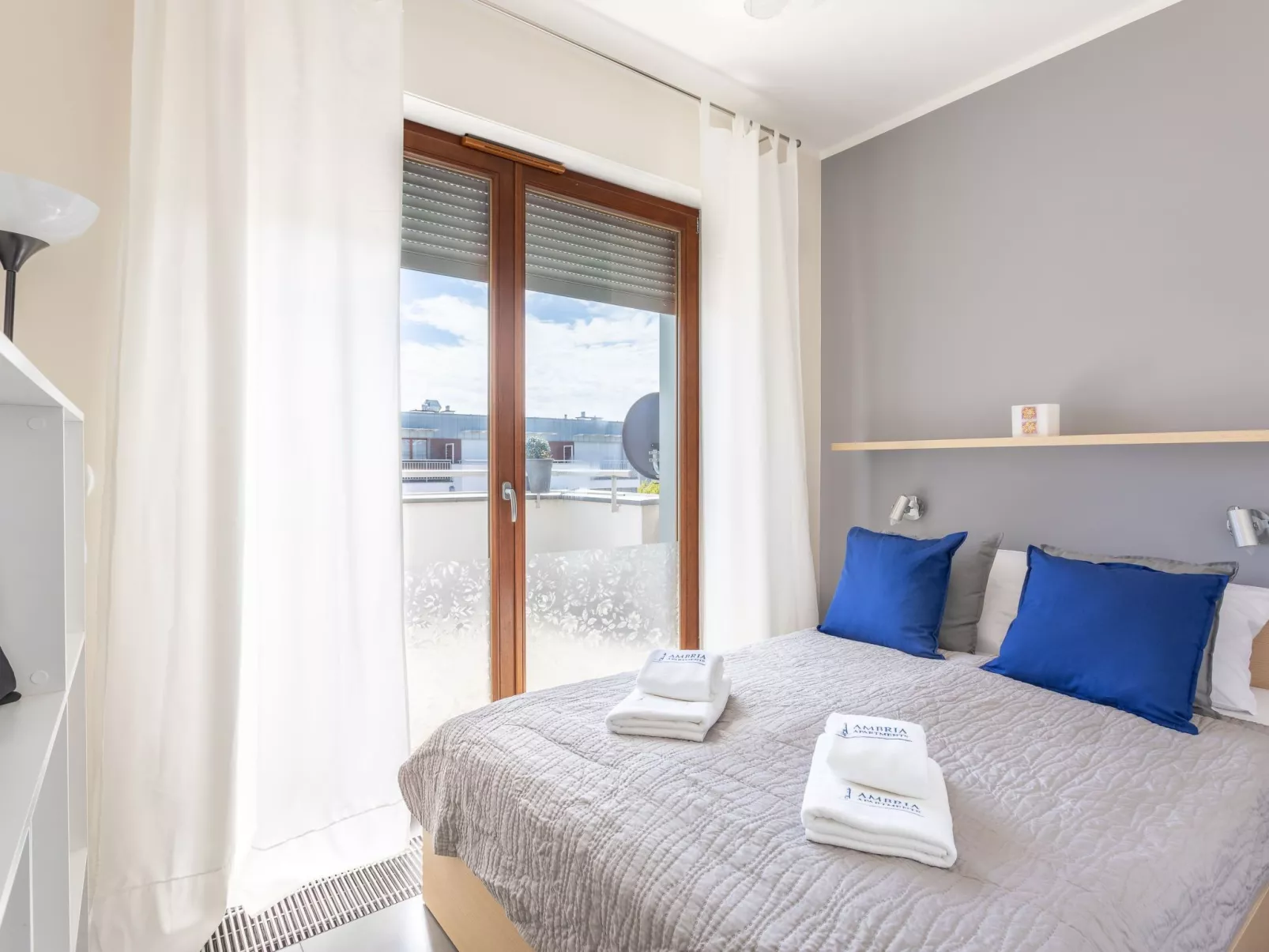 Sky mit Balkon am Meer