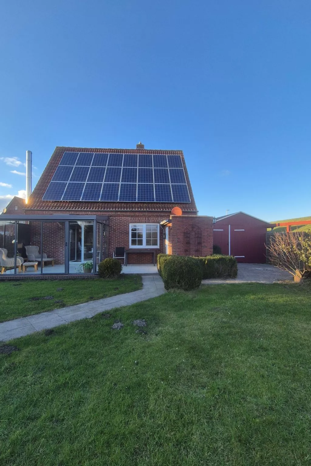 Mit Wintergarten und Garten am Deich - Buiten