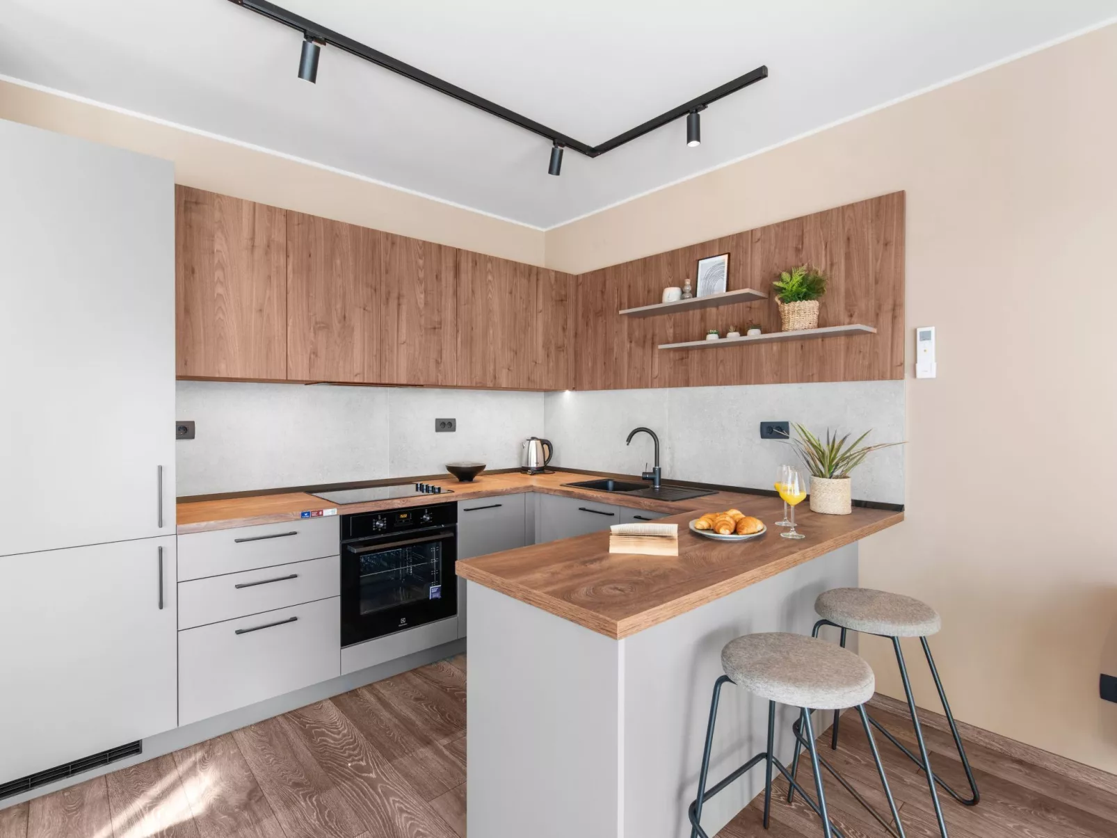 Mit eigenem Garten und Terrasse-Binnen