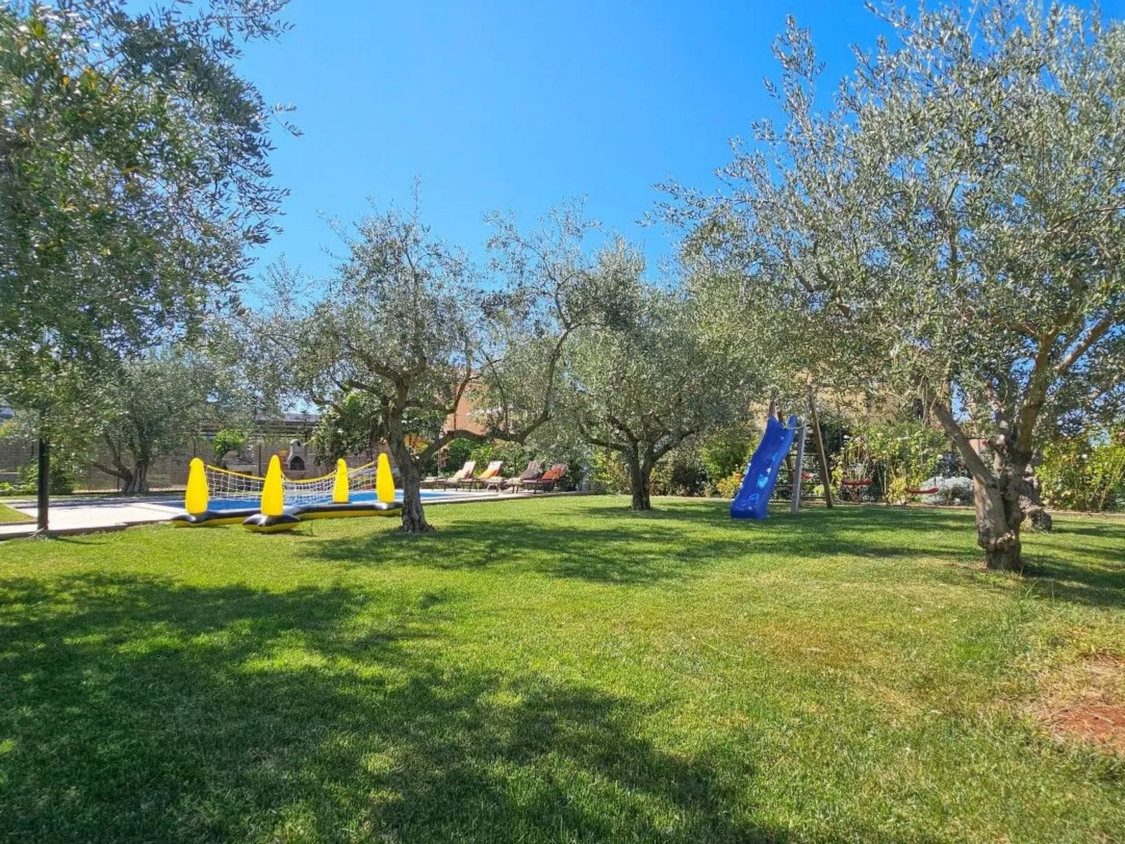 Wohnung für bis zu 6 Personen mit Schwimmbad-Buiten