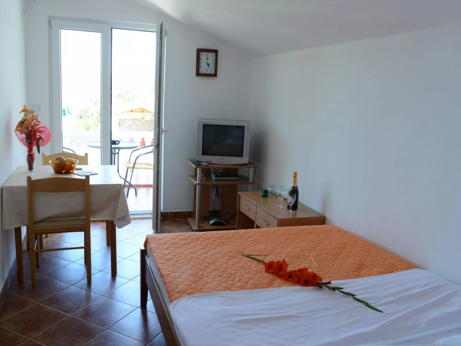 Studioapartment Lazarevic mit Balkon - Binnen