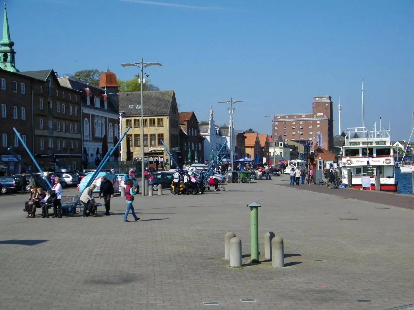 Haus in Zimmert mit Terrasse, Grill und Garten-Buiten