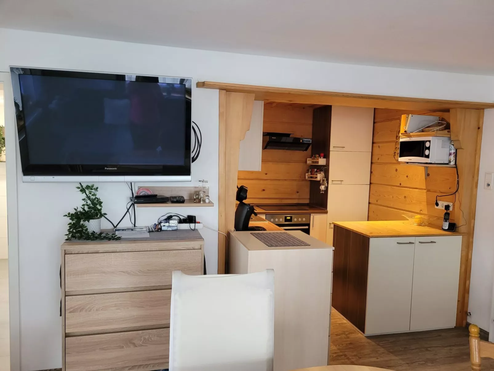 Bergwiese mit Balkon