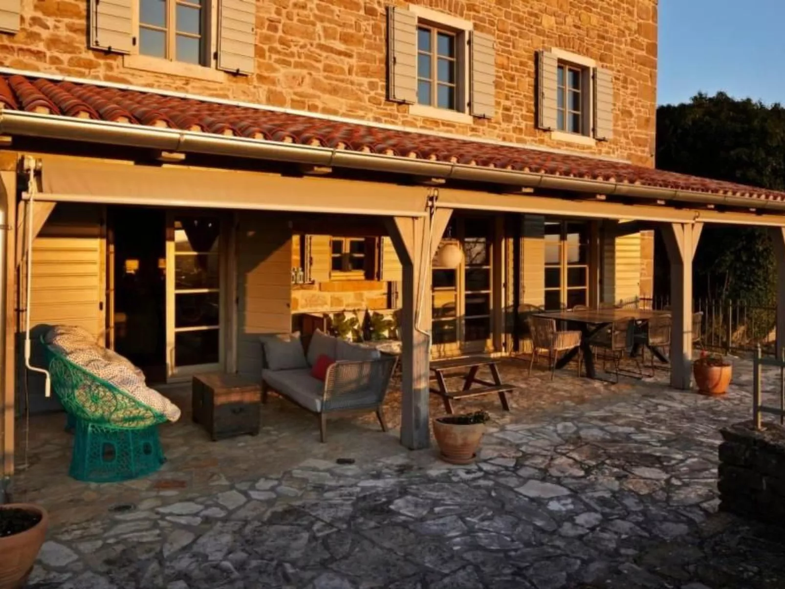 In Kostanjica mit Grill, Terrasse und Garten-Binnen