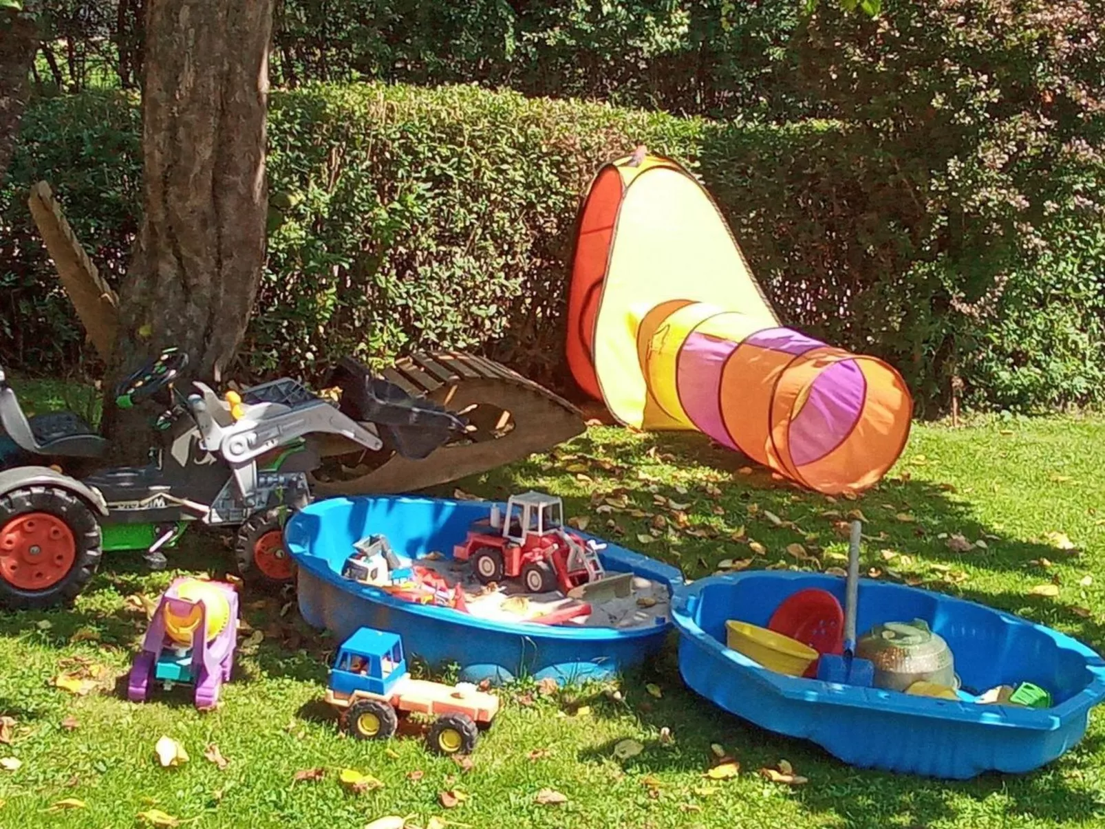 Mit sonniger Terrasse und Ausblick-Buiten