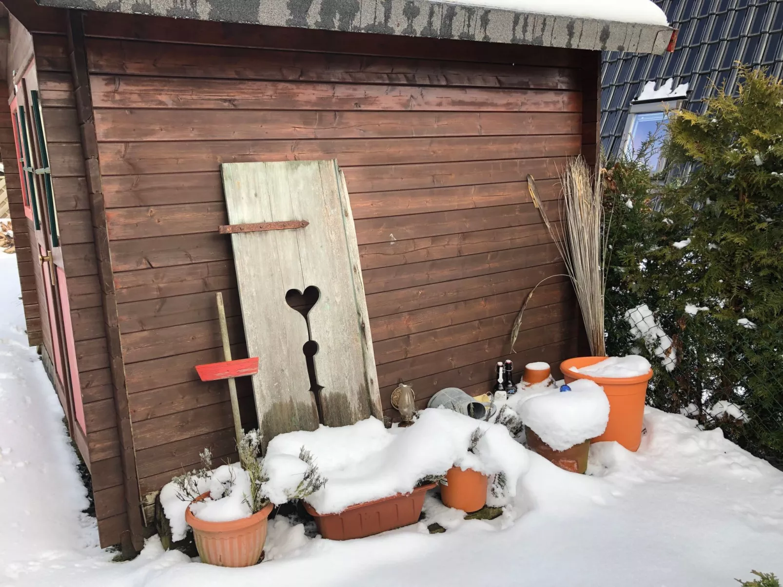 Eifelhäuschen-Buiten