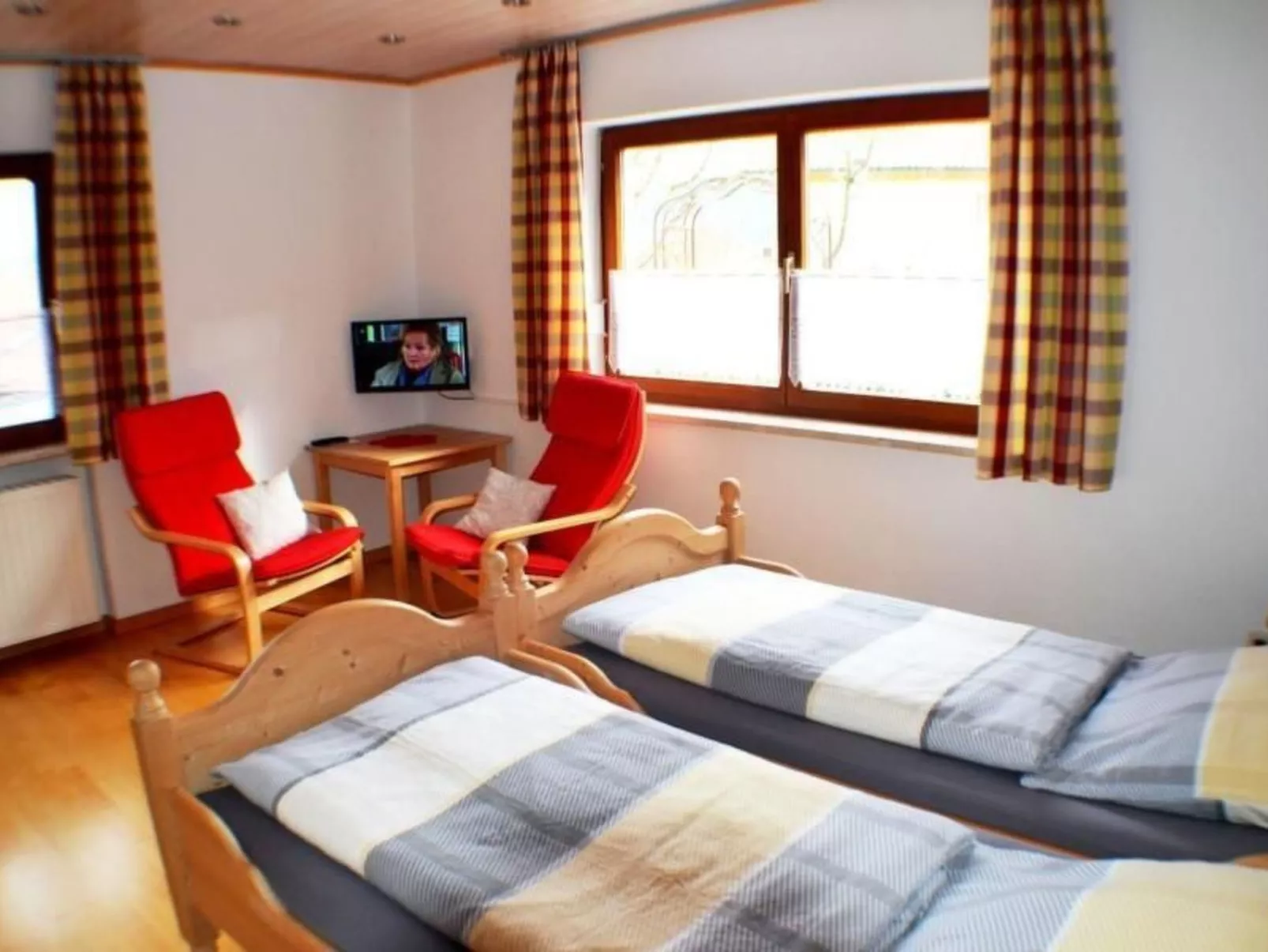 Gemütliche Ferienwohnung in Weiherhäuser mit Garten und Terrasse