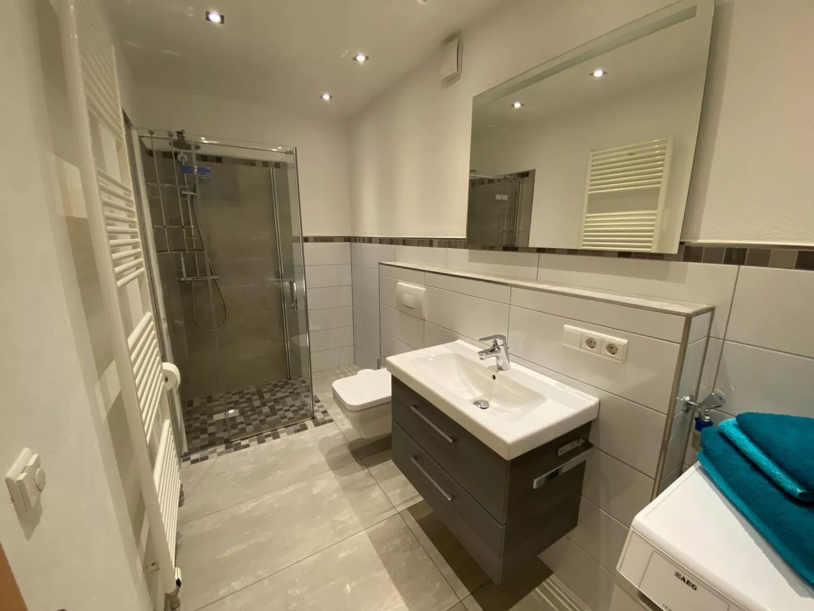 Mit Parkplatz und Terrasse-Image-tags.info