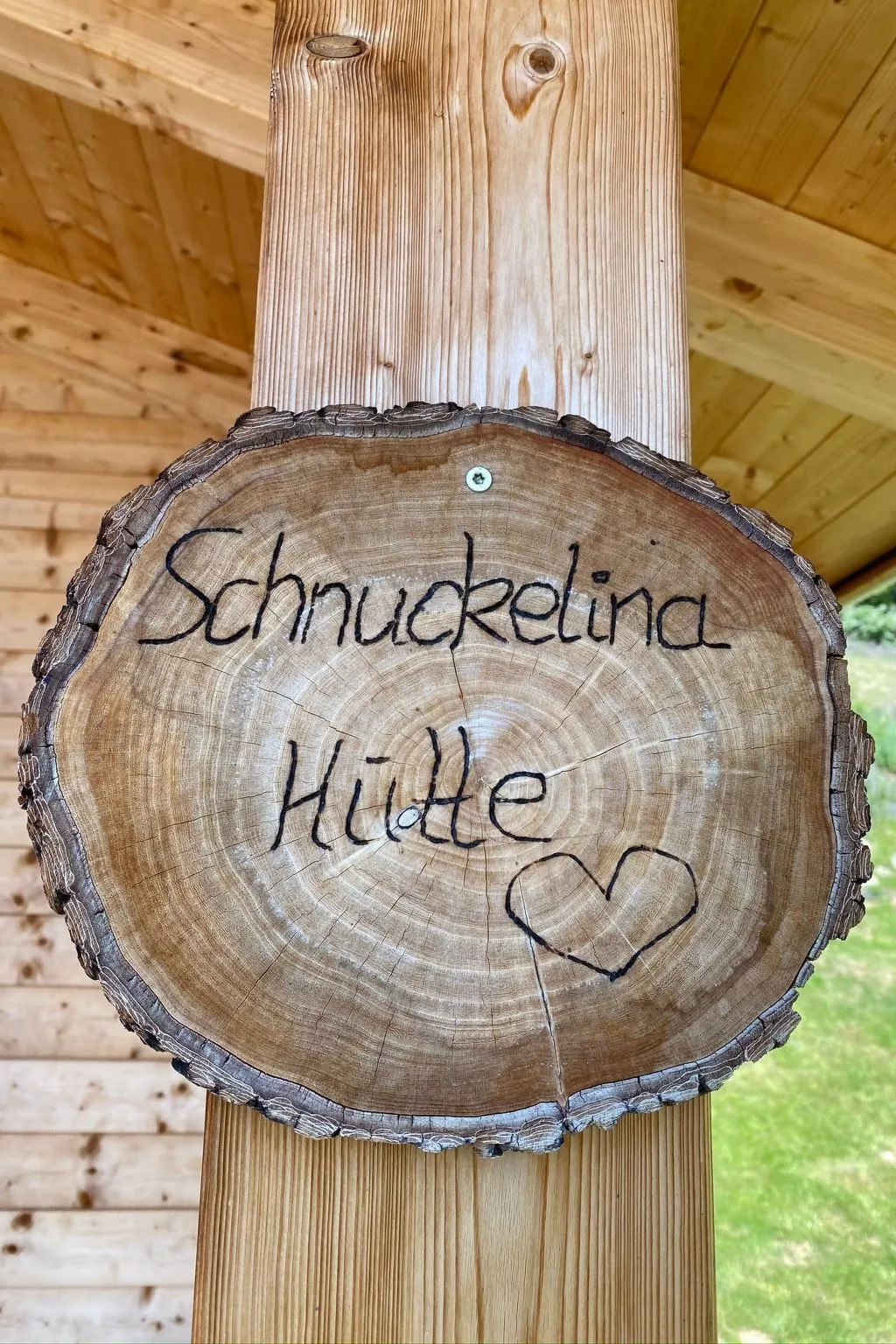 Berghütte mit Blick auf die Berge-Buiten