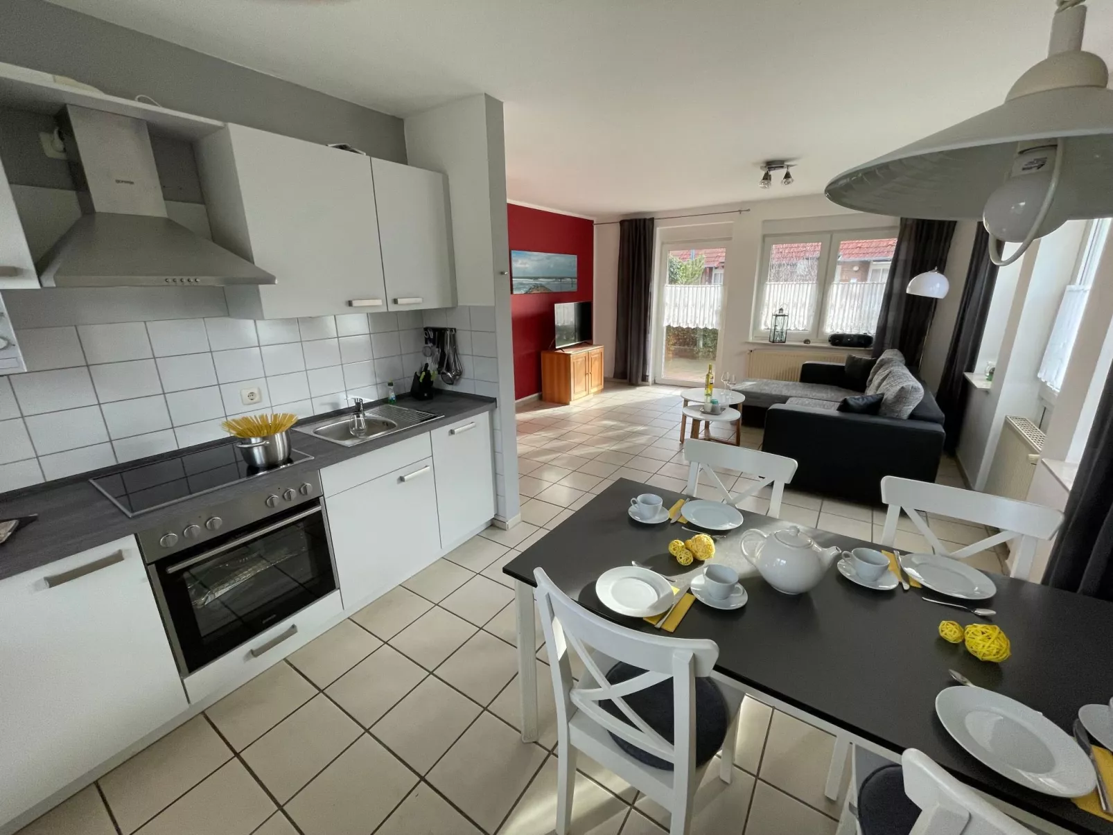 Sonnige Ferienwohnung mit großem Garten