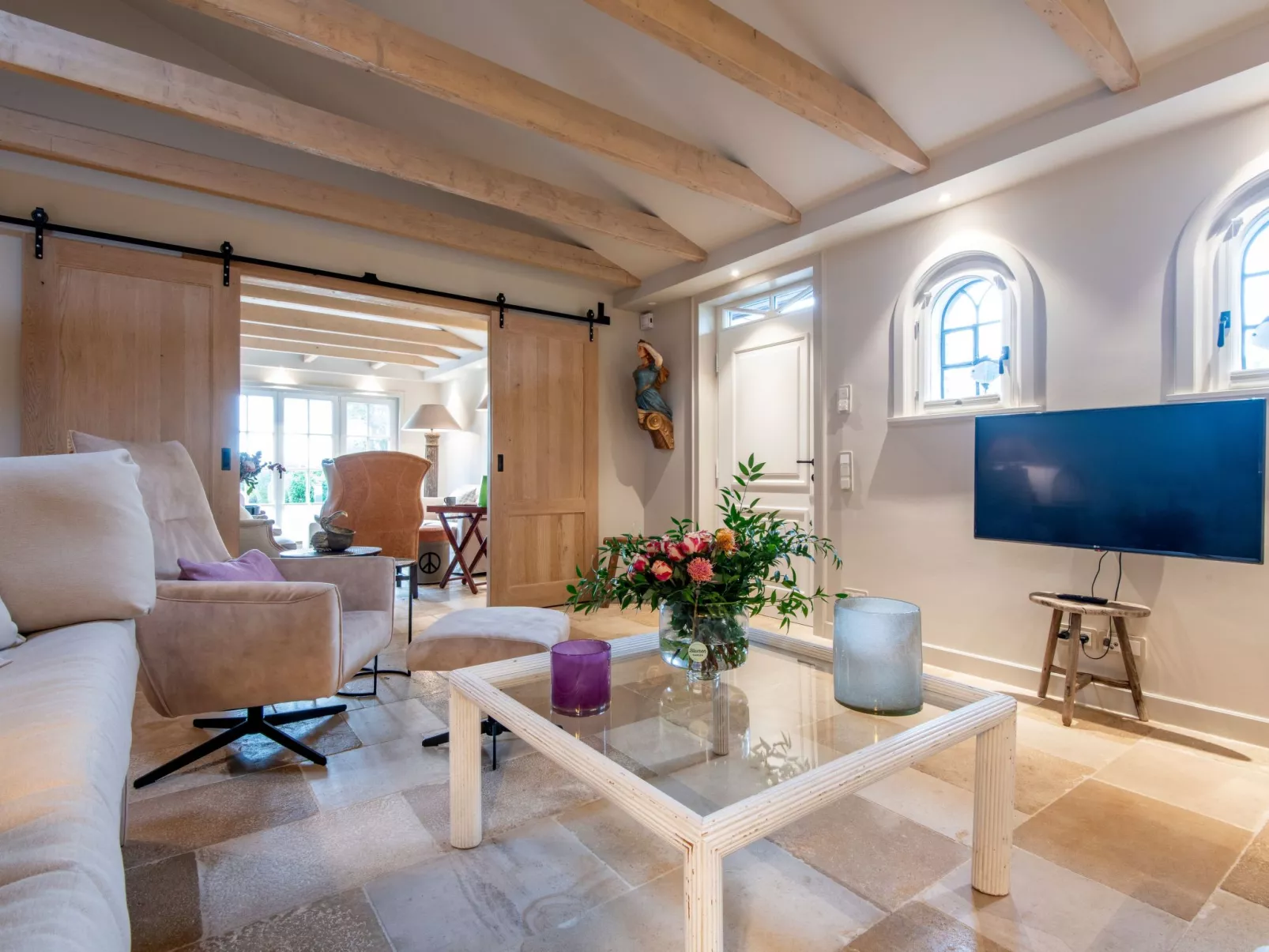 In Großmorsum mit Terrasse und Grill