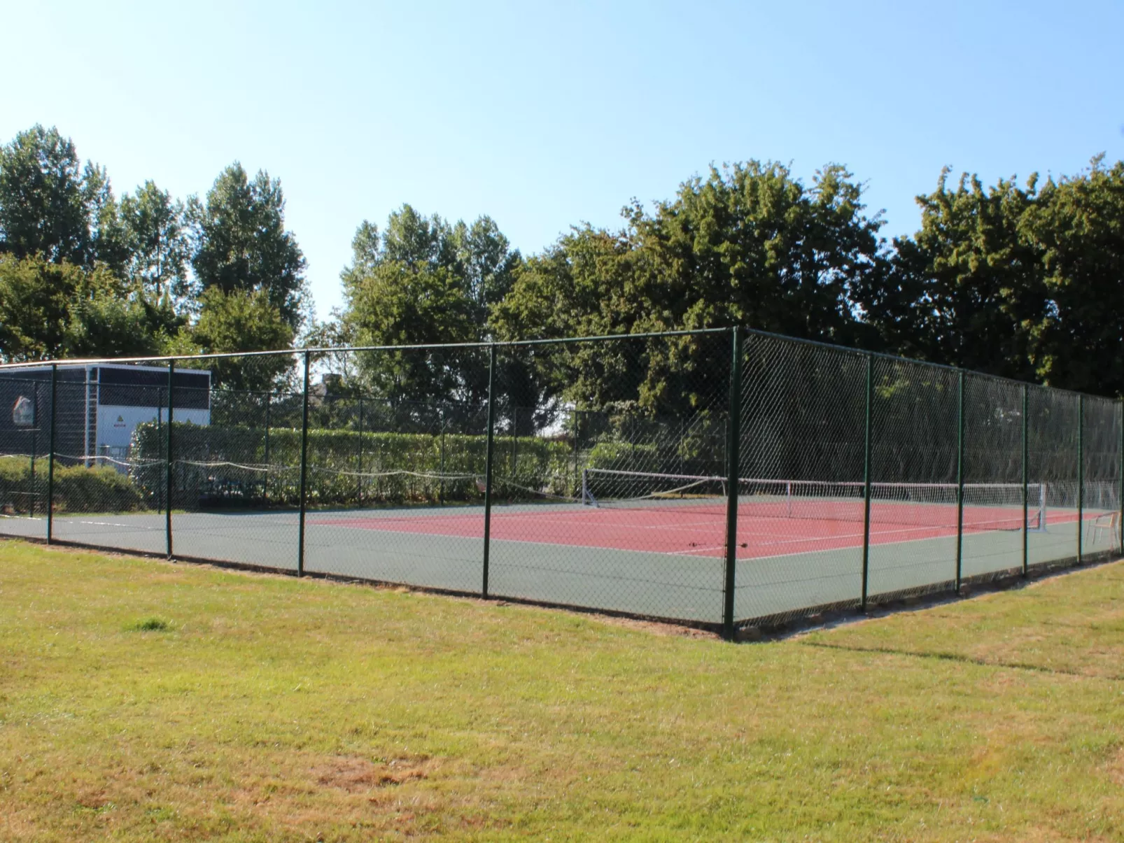 "Buurtweg221" mit Schwimmbad-Buiten