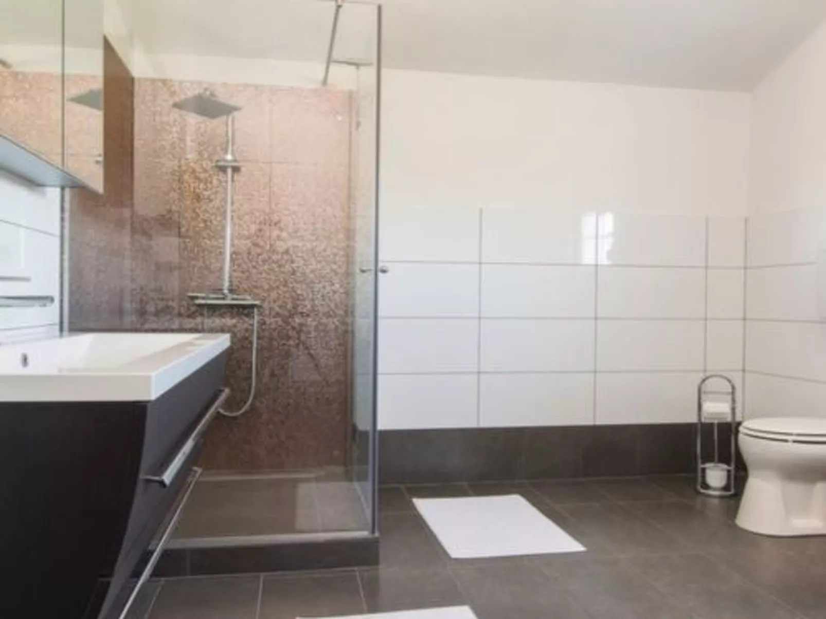 Laura mit Pool-Binnen