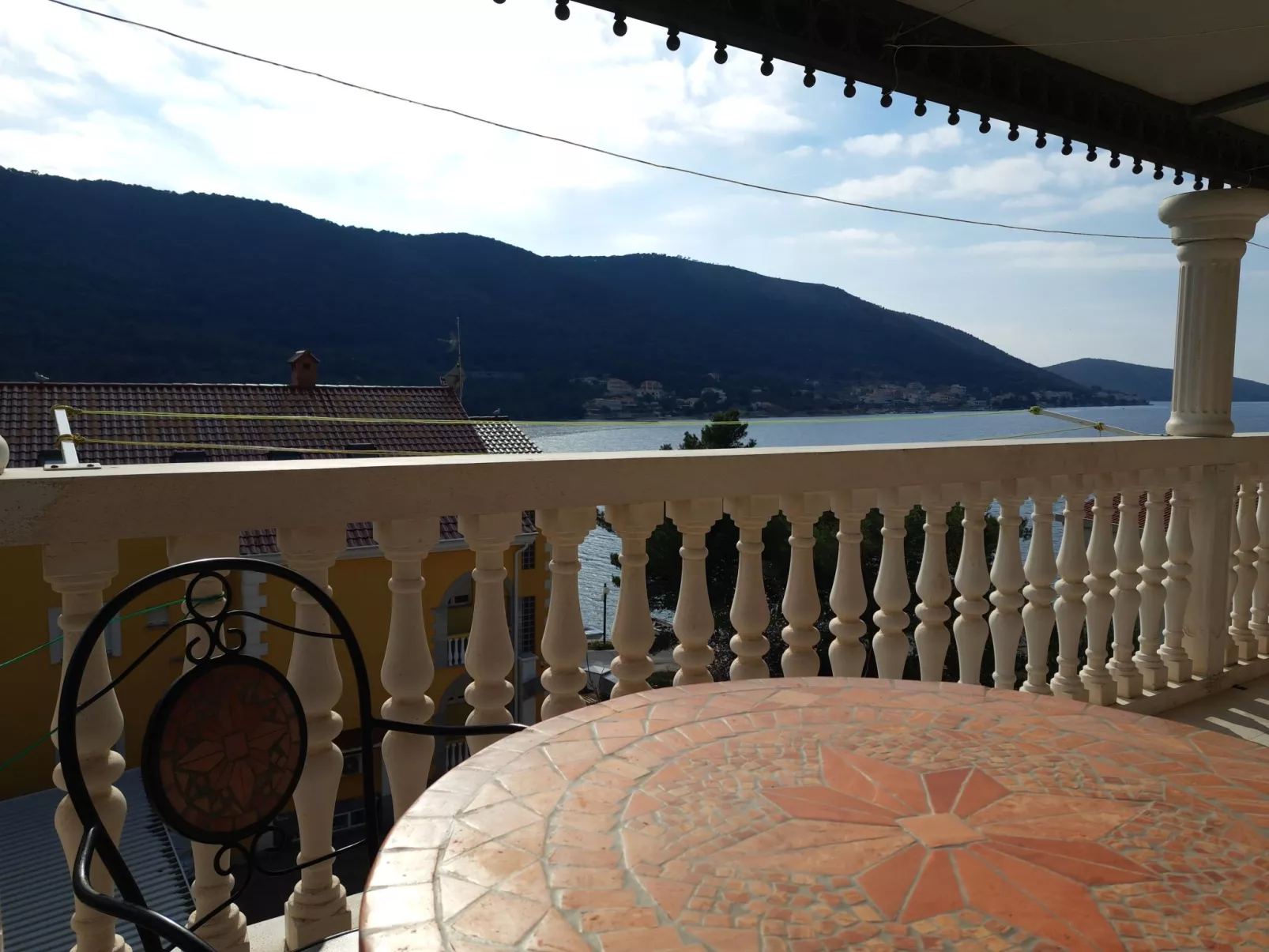 Penthouse-Wohnung mit spektakulärem Meerblick-Buiten