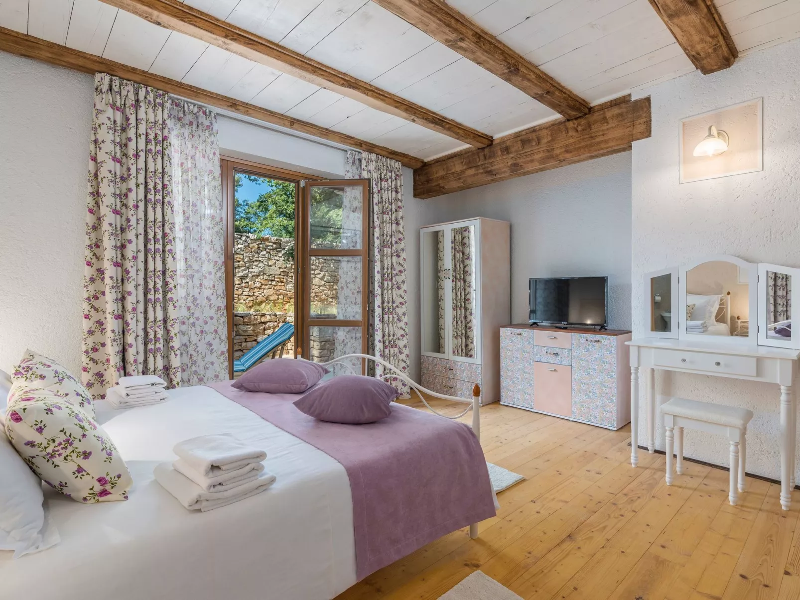 Vila Lipica-Image-tags.info