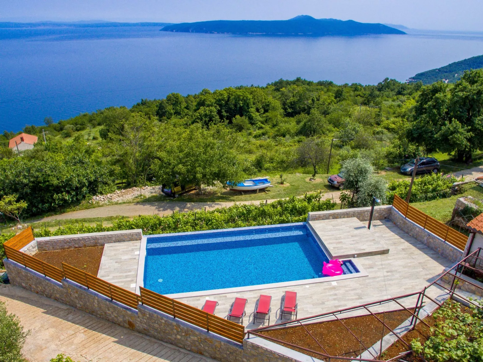 Mit großem Garten und Pool-Buiten