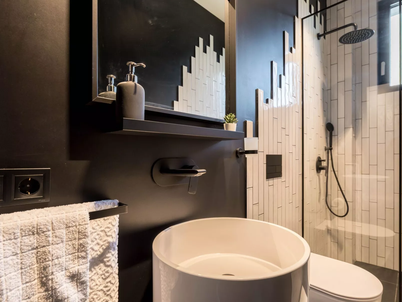 Exklusive Villa mit Swimmingpool und Whirlpool-Binnen