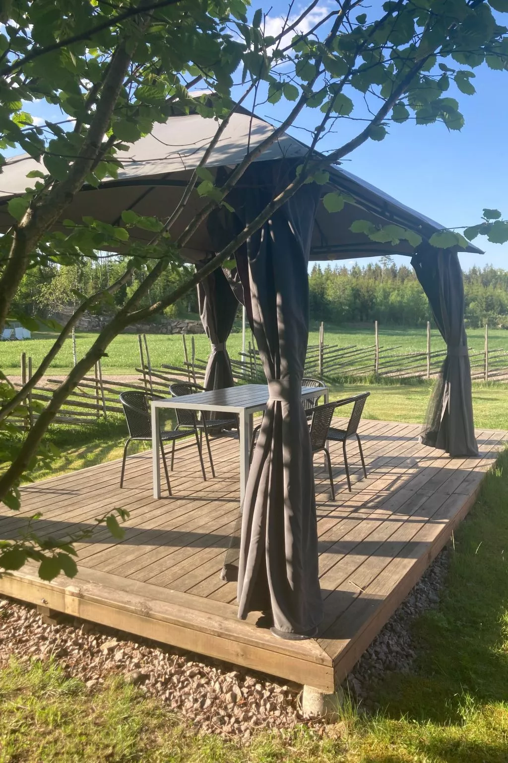 Charmantes Holzhaus mit eigenem Ruderboot