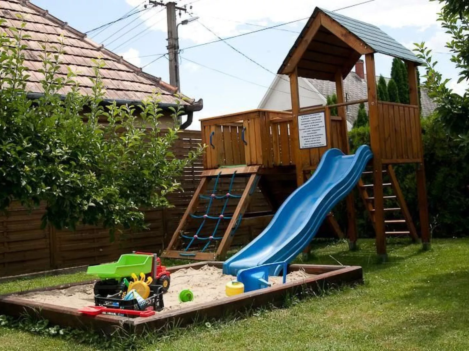 Mit Garten, Terrasse und Grill