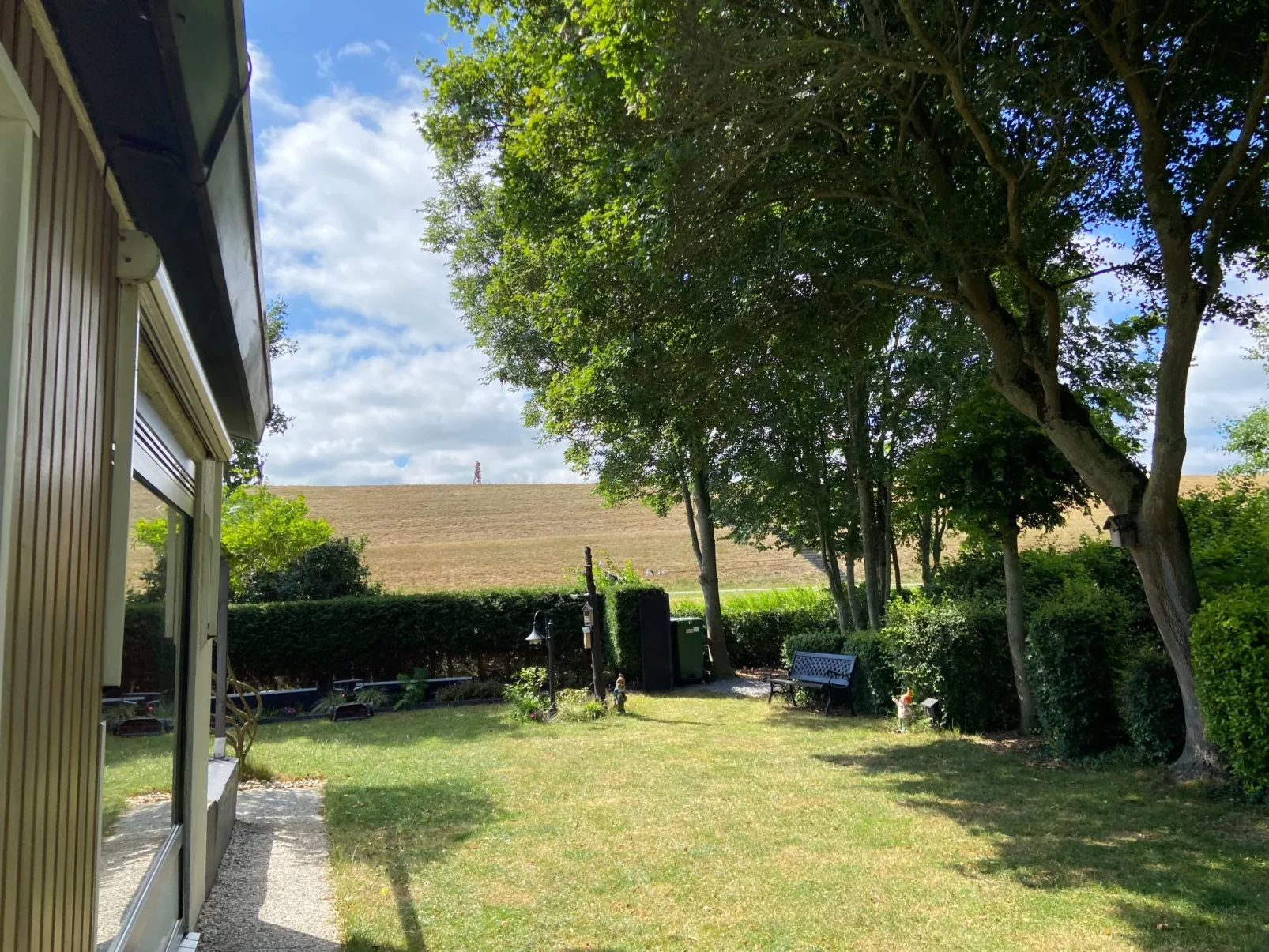 Kleines Haus mit Garten, direkt hinter dem Deich