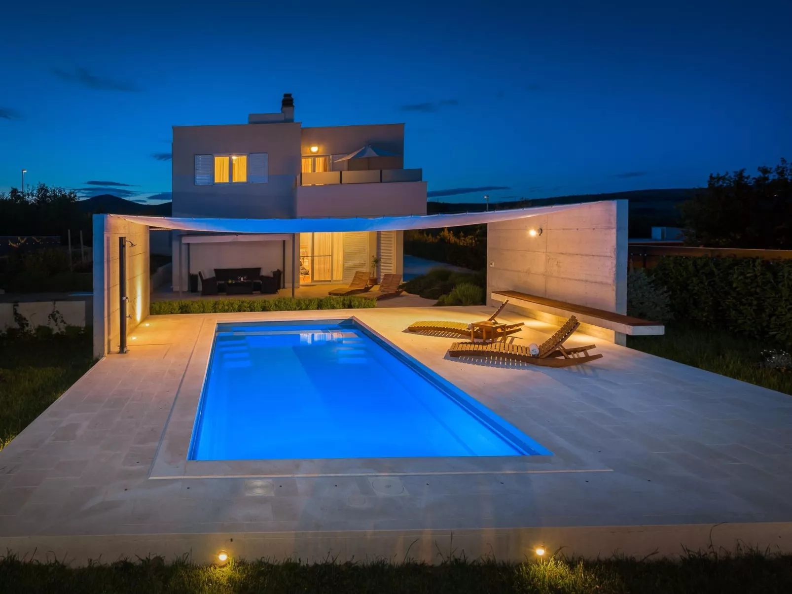 In Dugopolje mit Beheiztem Pool-Buiten