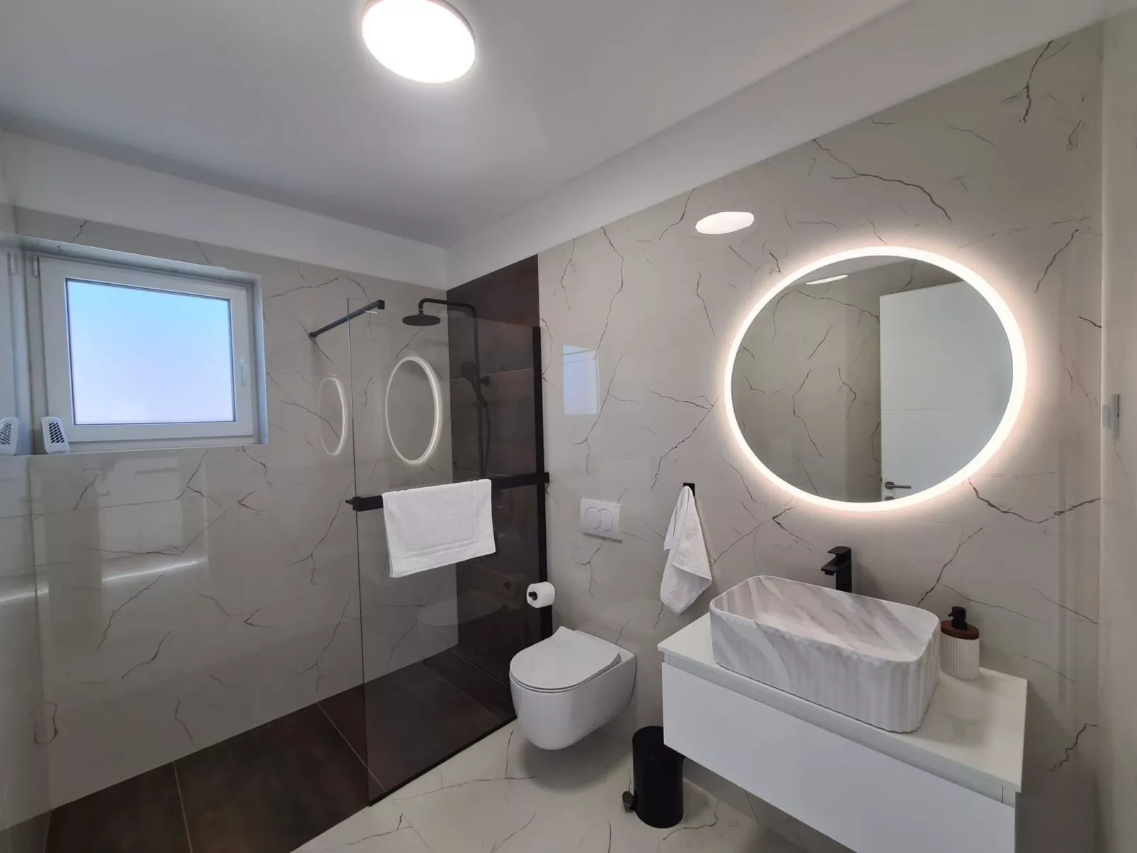 Neue Villa Angelo mit Sauna und beheiztem Pool-Binnen