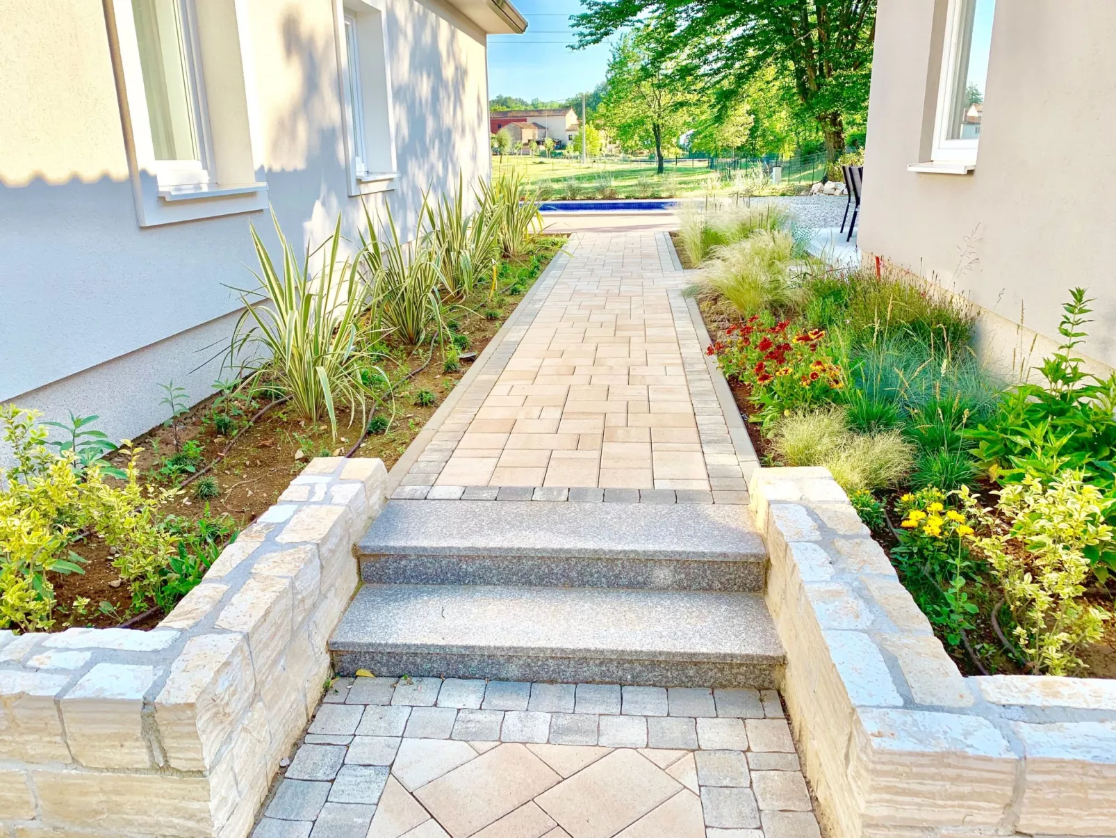 Charmante Villa mit gepflegtem Garten und beheiztem Pool-Buiten