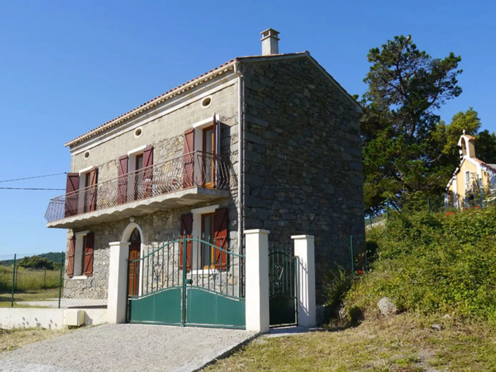 Haus mit Garten, Grill und Terrasse