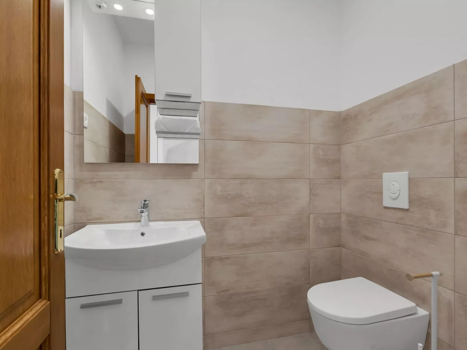 Alleinstehende Villa Slime mit Pool und Garten-Image-tags.info