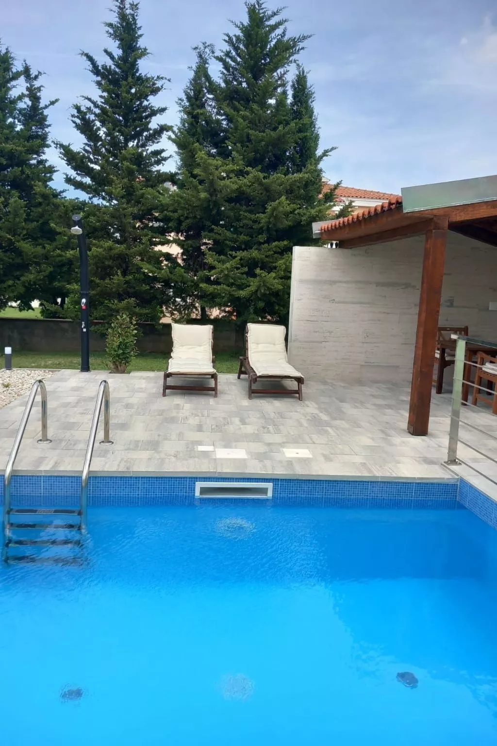 Wohnung in Ljubač mit Großem Garten