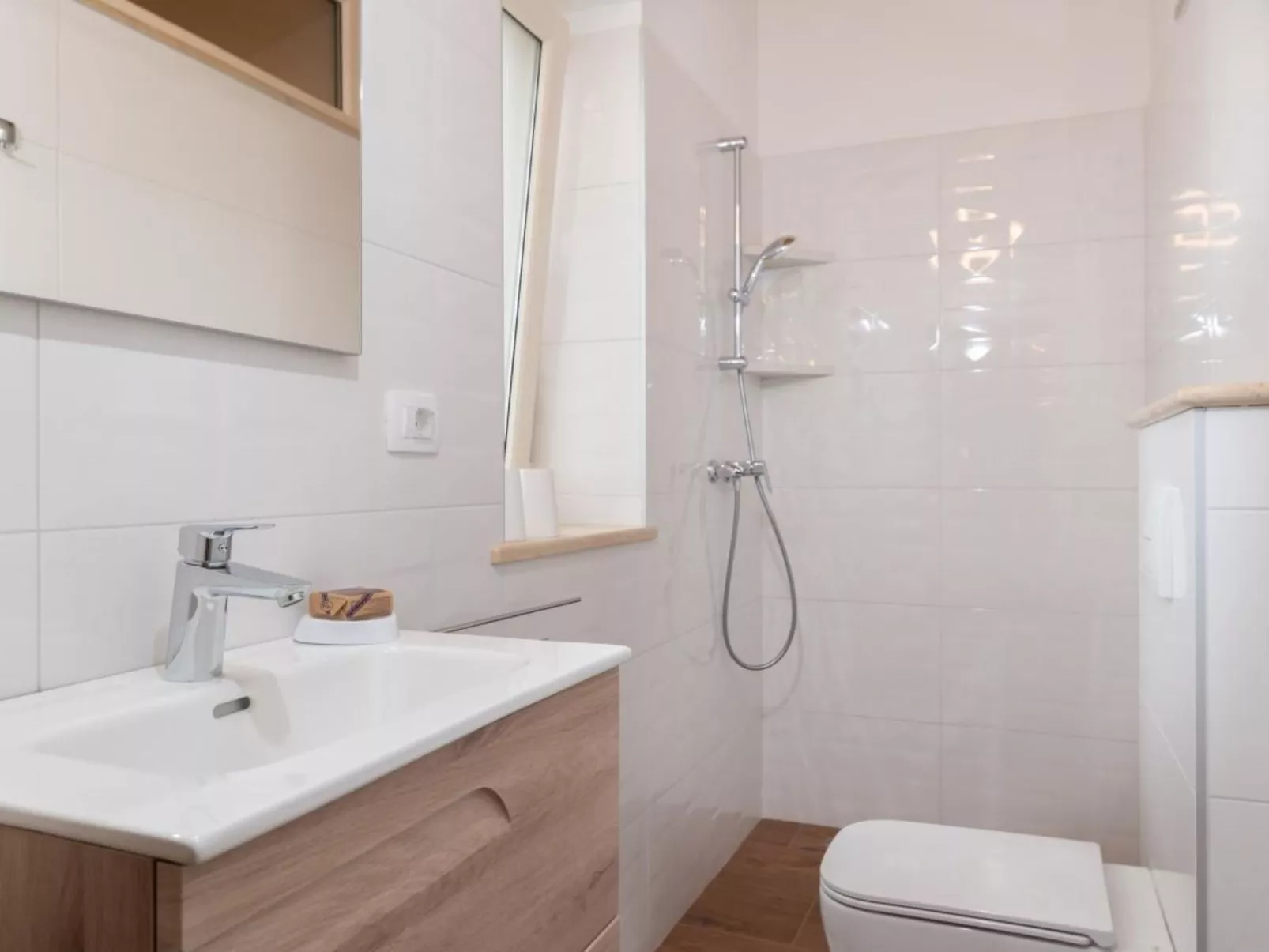 Villa Violette mit Pool nahe Stadtzentrum