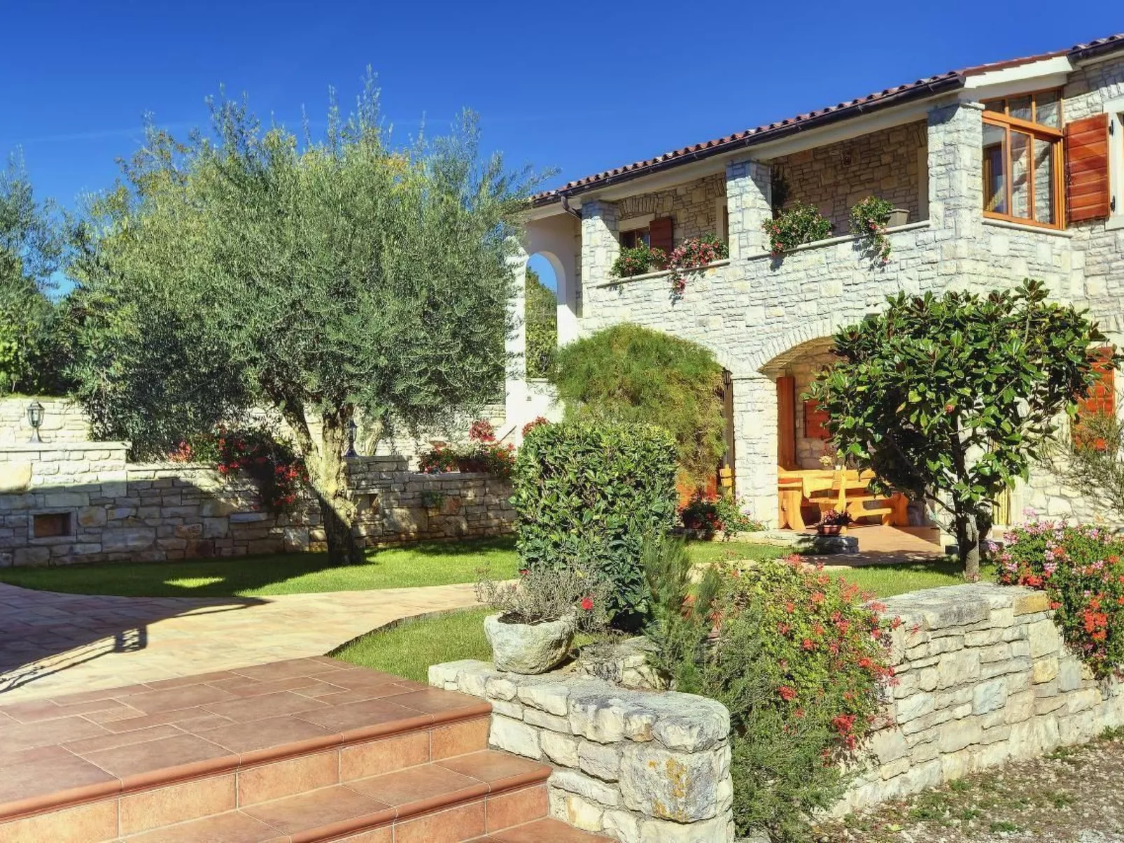 Appartement in Rakalj mit Großem Garten und Panoramablick