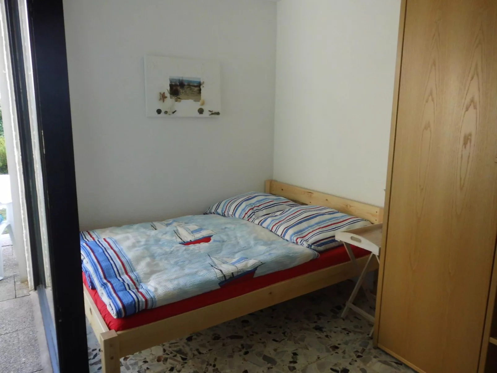 Strandnahes Studio mit kleiner Gartenterrasse