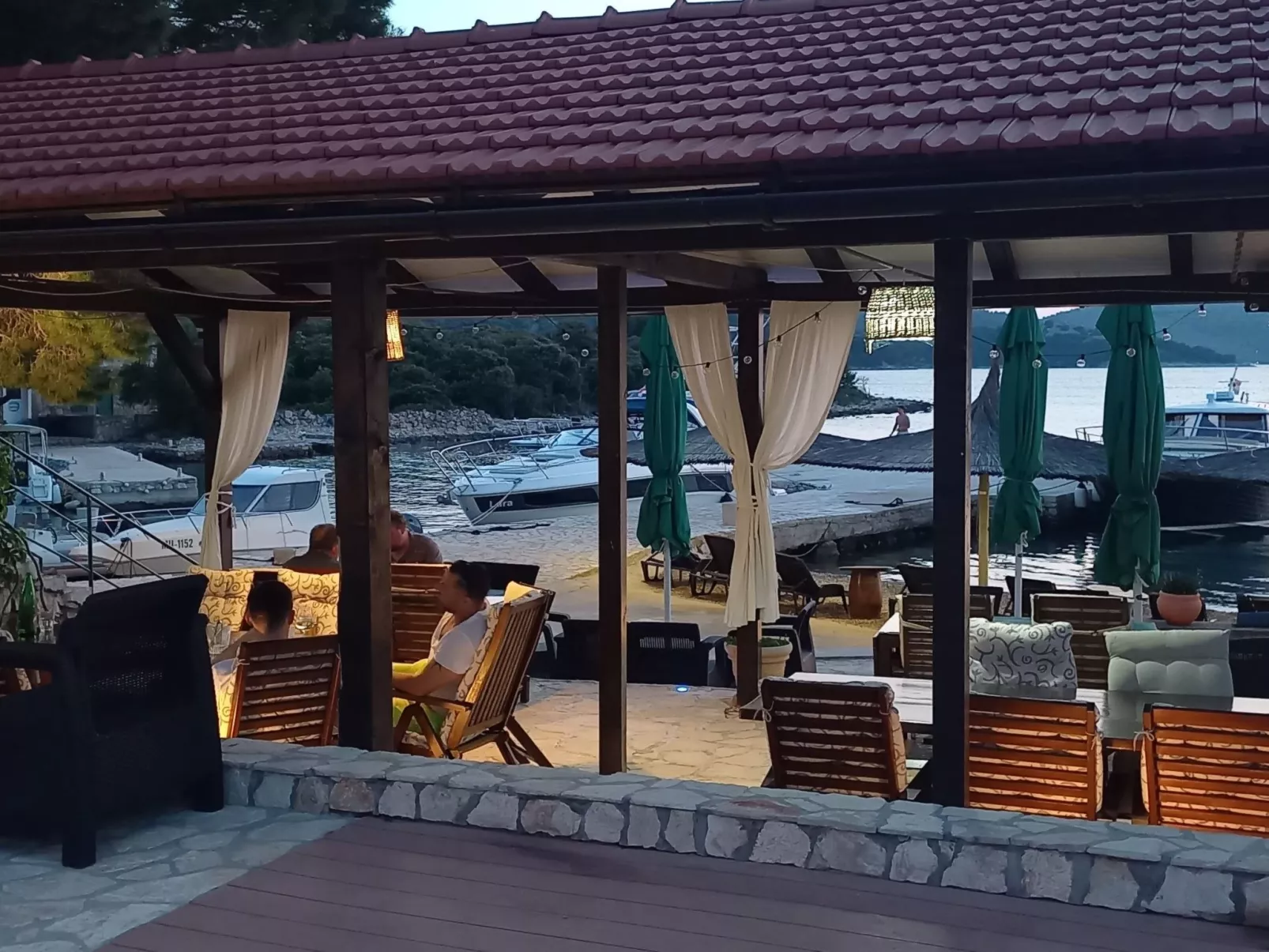 Strandhaus Sofia - Ferienanlage Bain, Žut - Kornati