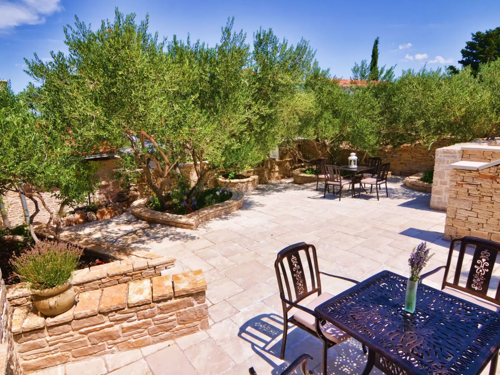 Wohnung für 4 Personen mit Pool und Jacuzzi-Buiten