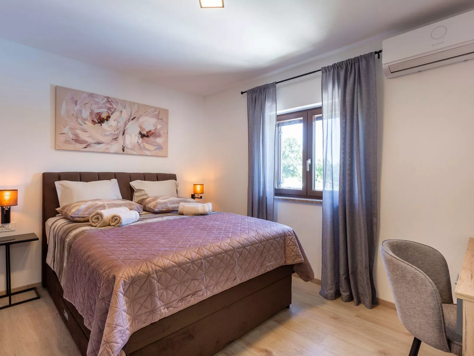 "Luxuriöse App. mit Pool"-Binnen