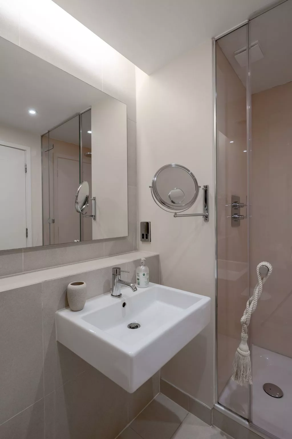 Luxuriöse 2-Bett-Wohnung im Hotelstil in Notting Hill