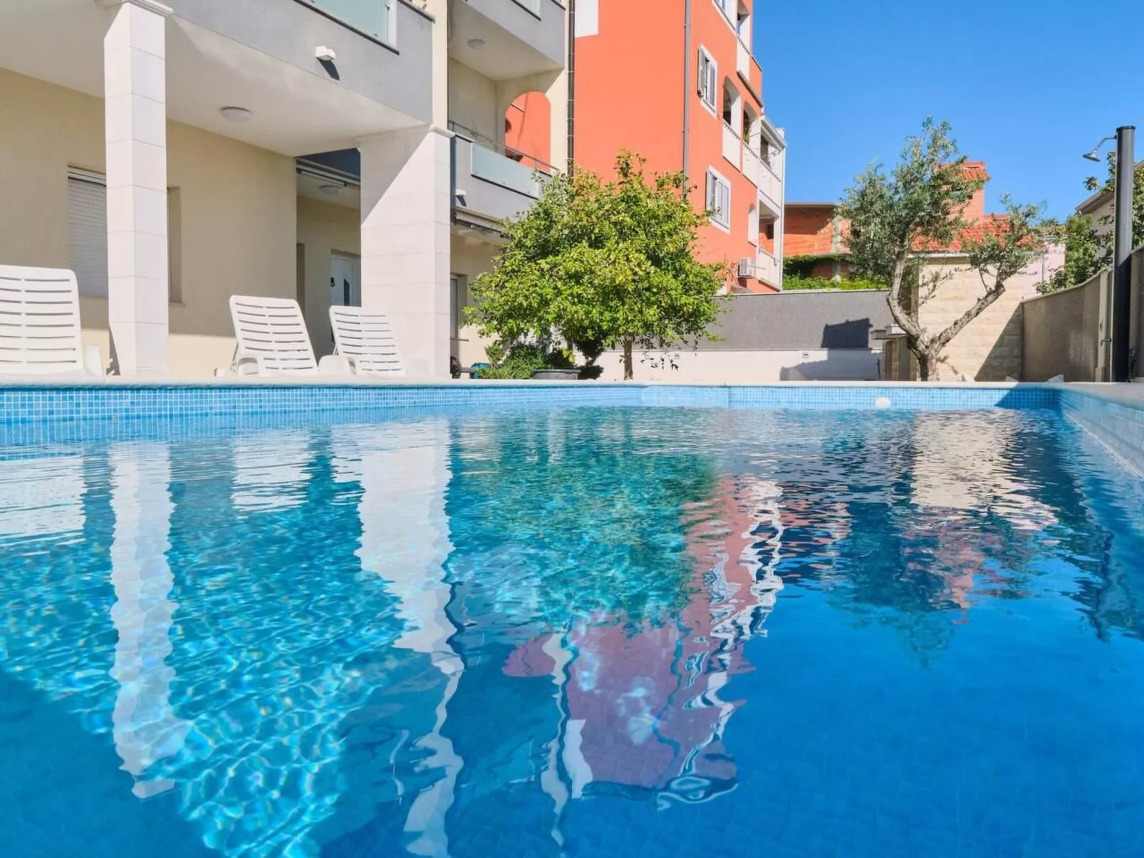 M Charmante Wohnung mit Gemeinschaftspool